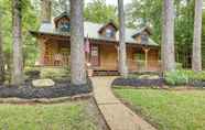 Lainnya 6 Luxury Lake Livingston Cabin w/ Deck & Hot Tub!