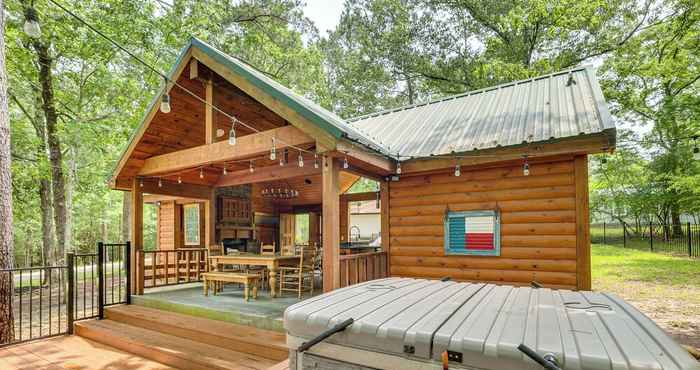 Lainnya Luxury Lake Livingston Cabin w/ Deck & Hot Tub!