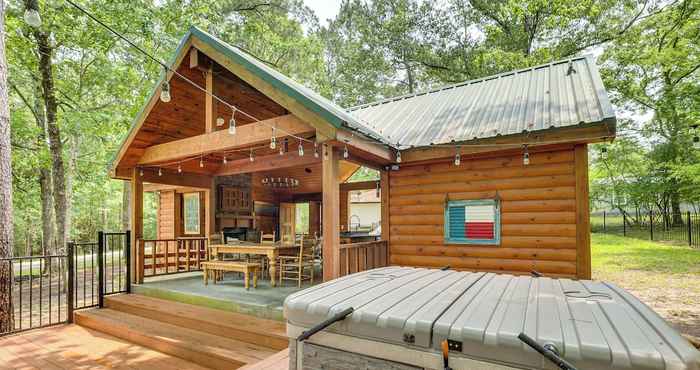 Others Luxury Lake Livingston Cabin w/ Deck & Hot Tub!