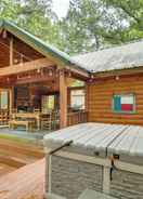 ภาพหลัก Luxury Lake Livingston Cabin w/ Deck & Hot Tub!