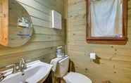 Lainnya 2 Luxury Lake Livingston Cabin w/ Deck & Hot Tub!