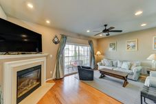 Lainnya 2 Mi to Beach: Townhome w/ Breezy Balcony!