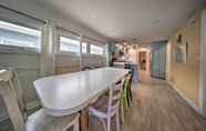 Lain-lain 7 Sunny, Modern Waterfront Cottage w/ Grill in Erie!