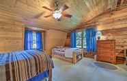 Lain-lain 2 Scenic Creekside Cabin w/ Wraparound Porch!