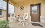 Lain-lain 6 Center Point Countryside Cottage w/ Deck, Grill!