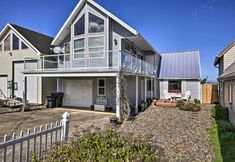อื่นๆ 2 Waldport Beach House w/ Loft, Grill & Ocean Views!