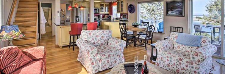 อื่นๆ Waldport Beach House w/ Loft, Grill & Ocean Views!