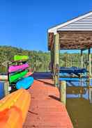 Foto utama Riverfront Retreat on 4 Acres w/ Private Dock