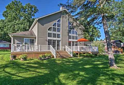 Others Waterfront Vandalia House w/ Dock on Donnell Lake!