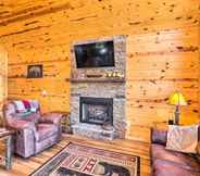 อื่นๆ 3 Cozy Murphy Cabin Rental w/ Mountain Views!
