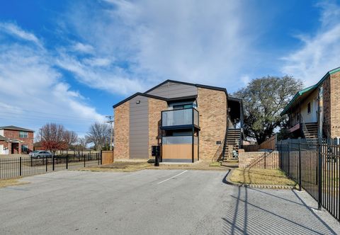 Others Fort Worth Home w/ Patio: 5 Mi to Dtwn!