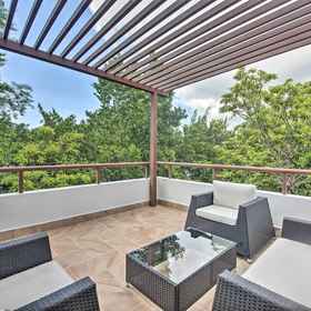 Interior 1 Penthouse w/ Infinity Pool & Golf Course in Akumal, Tulum Hotels