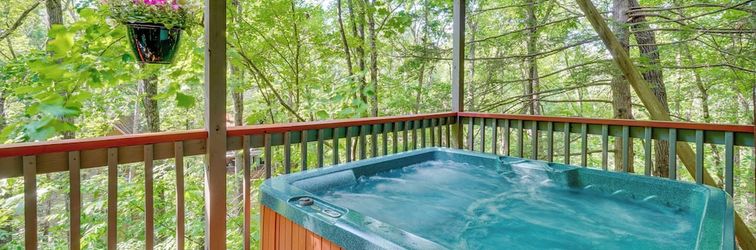 기타 Smoky Mountain Cabin w/ Deck & Hot Tub!