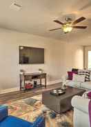 Imej utama College Station Townhome w/ Furnished Patio!