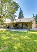 Imej utama Charming Redding Home w/ Furnished Patio!