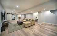 Lainnya 2 Stunning House w/ Deck, Game Room & Home Gym!