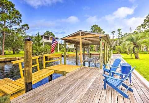 Others Waterfront Home: Spectacular On-site Fishing!