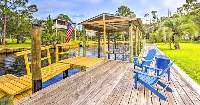 Others Waterfront Home: Spectacular On-site Fishing!