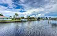 Others 2 Punta Gorda Getaway w/ Canal Access & Lanai!