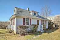 อื่นๆ Pet-friendly Hyannis Home w/ Stream Views!