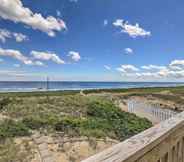 อื่นๆ 6 Charming Oceanfront Home on Salisbury Beach