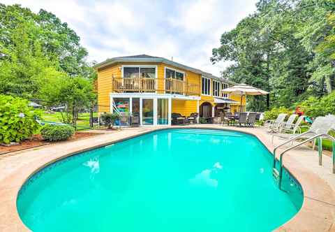 Lain-lain Extravagant Randolph Retreat w/ Private Pool!