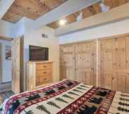 Others 4 Inviting Cabin < 3 Miles to Lake Tahoe + Skiing!