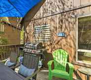 Others 2 Inviting Cabin < 3 Miles to Lake Tahoe + Skiing!