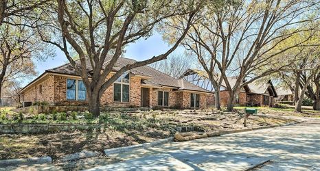 Others 2 Grand Prairie Home w/ Fire Pit ~ 5 Mi to Stadiums!