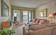 Others 2 Coastal Condo With Pool Access - Walk To Beach!