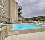 Others 2 Osage Beach Waterfront Condo w/ Amenities!