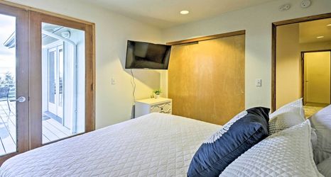 Others 2 Unique Port Ludlow Home w/ 3 Decks & Hot Tub!