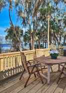 Imej utama Waterfront Home w/ Direct Lake Access and Dock!