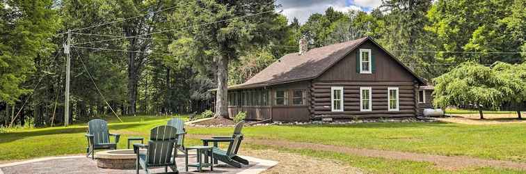 Lain-lain Peaceful Park Falls Cottage w/ 5 Acres & Lake
