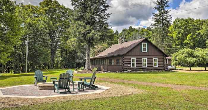 Others Peaceful Park Falls Cottage w/ 5 Acres & Lake