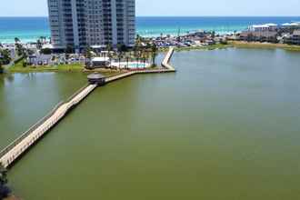 Others 4 Beachy Lakefront Escape - Walk to the Shore!