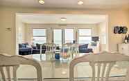 Others 6 Oceanfront Getaway w/ 2 Decks + Beach Access!