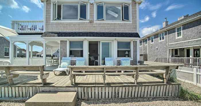 Others Oceanfront Getaway w/ 2 Decks + Beach Access!