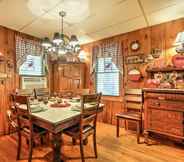Others 2 Pet-friendly Cabin w/ Fire Pit, BBQ & Great Deck!