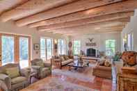 Khác Custom Taos Home on 11 Acres w/ Outdoor Fire Pit!