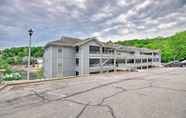 Others 2 Lake of the Ozarks Waterfront Condo: Seasonal Pool