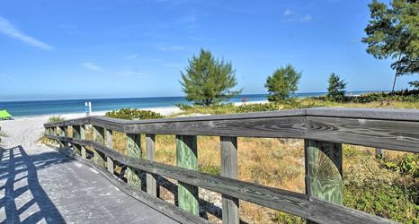 อื่นๆ 2 Indian Shores Townhome w/ Pool Access & Kayaks!