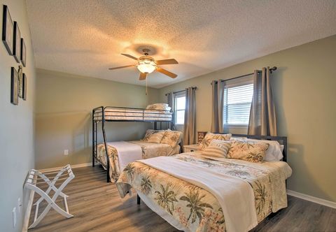 อื่นๆ Indian Shores Townhome w/ Pool Access & Kayaks!