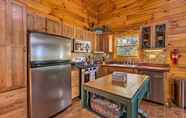 Lainnya 4 Log Cabin w/ Deck & Fireplace: Walk to Lake/trails