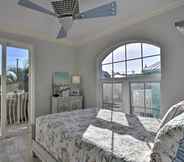 Others 4 Townhome Located 200 Steps to a Locals-only Beach!