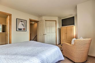 其他 4 Idyllic Redmond Townhome w/ Furnished Deck!