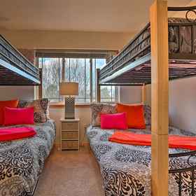 Interior 1 Idyllic Redmond Townhome w/ Furnished Deck!, Hotel Deschutes County