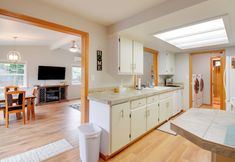 其他 6 Port Angeles Abode w/ Yard & Guest House!