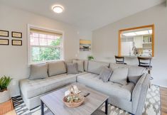 其他 5 Port Angeles Abode w/ Yard & Guest House!