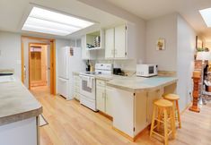 其他 7 Port Angeles Abode w/ Yard & Guest House!